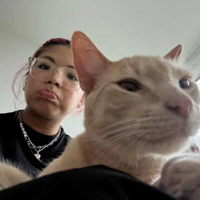 Cat Luver Ari photo 2