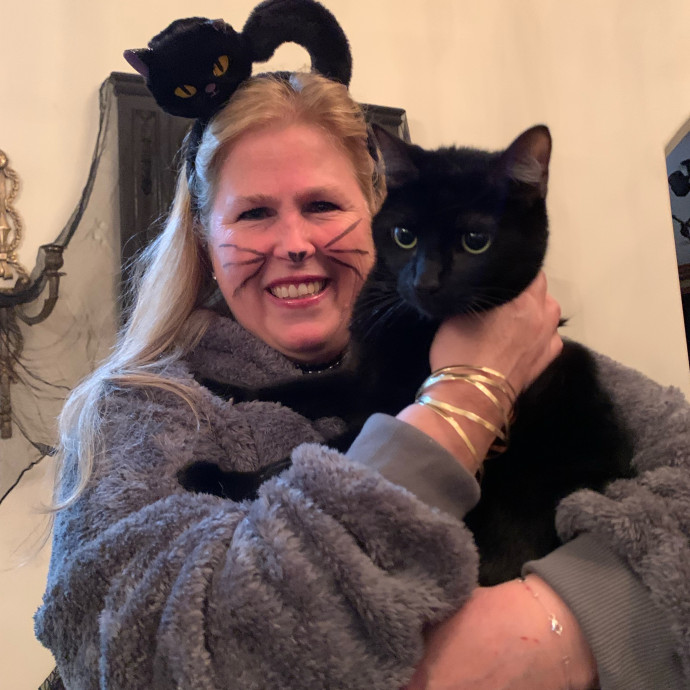 Sitter In Miami Who Adores Cats