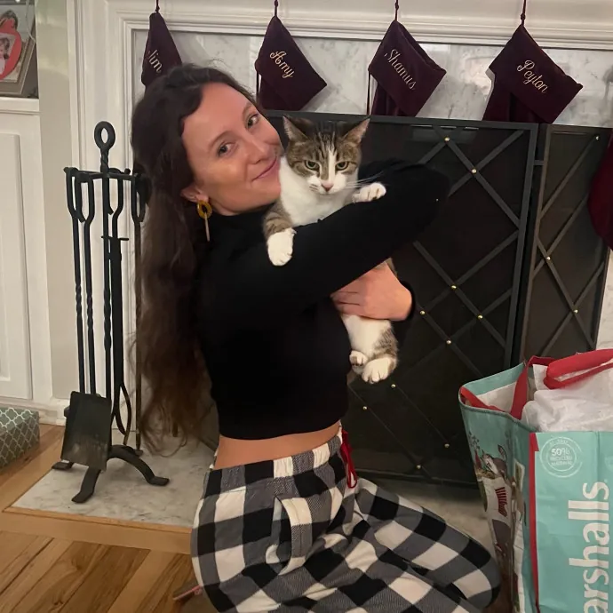Loving Cat Sitter  Remote Dietitian