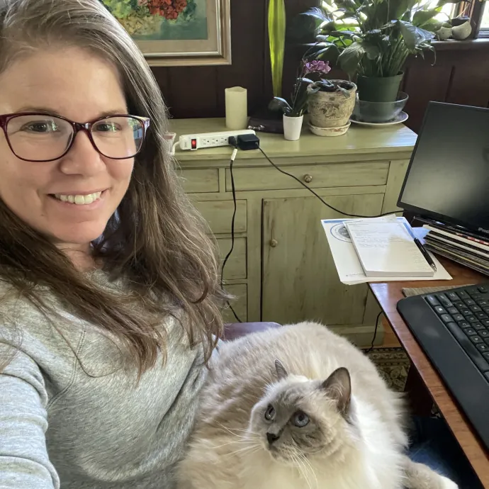 Cat Lover With Pet Sitting Experience