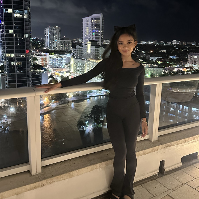 Samiha The Cat Sitter And Figure Skater photo 3
