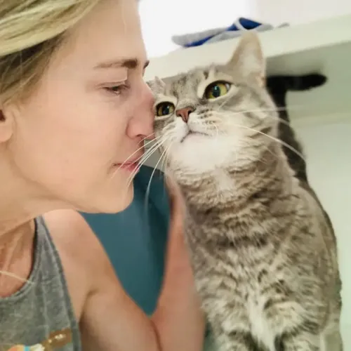 Communicative  Reliable Caretaker