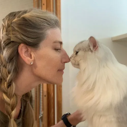 Communicative  Reliable Caretaker