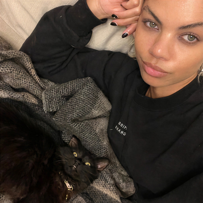 Meow-Time With Eka In La
