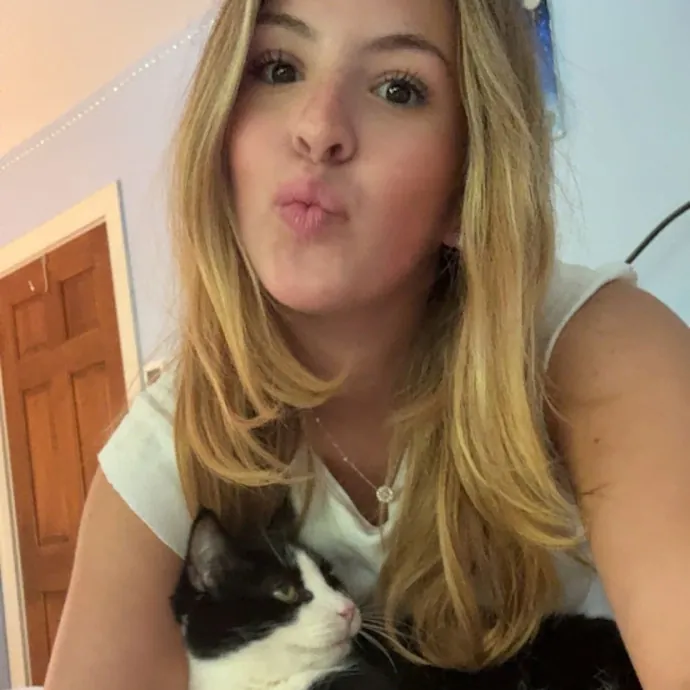 Loving Cat Sitter  Cat Mom Of 3 photo 2