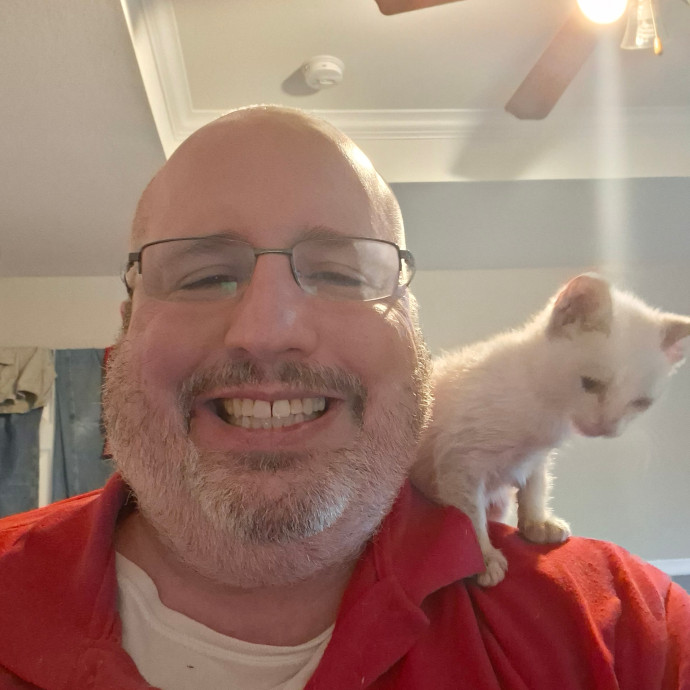 Software Engineer And Cat Fan photo 2
