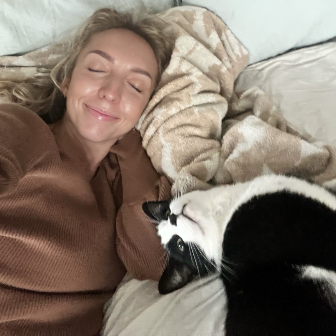 Loving  Attentive Cat Sitter photo 3