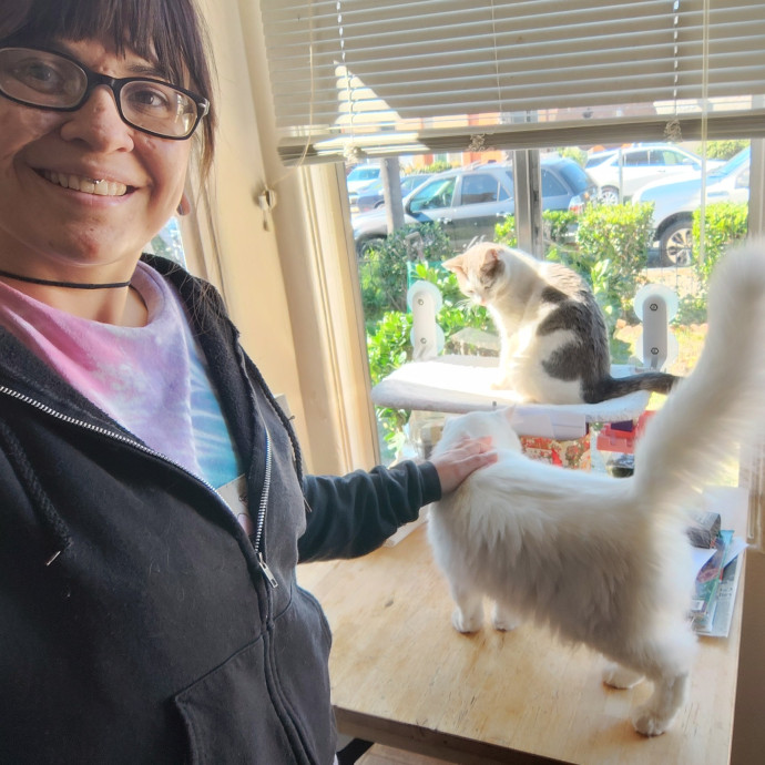 Calm Caring Cat-Savvy Sitter