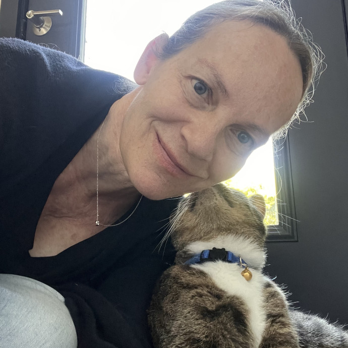 Voila' Cat Sitting By Helena photo 2