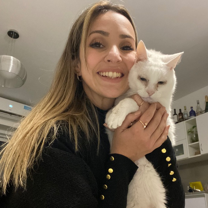 Reliable Cat Sitter Who Truly Loves Cats