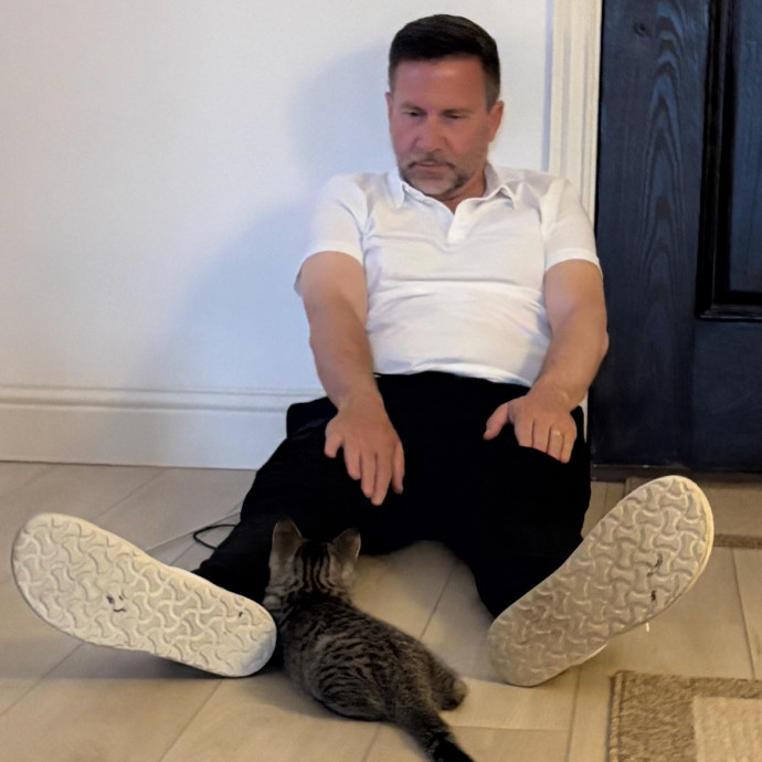 Retired Mailman Cat Sitting photo 3