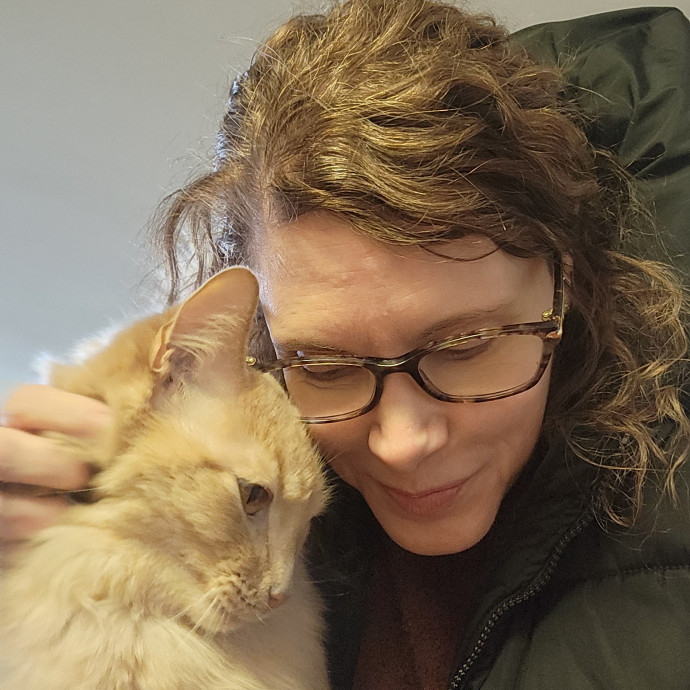 Mature Responsible Caring Cat Mama photo 3