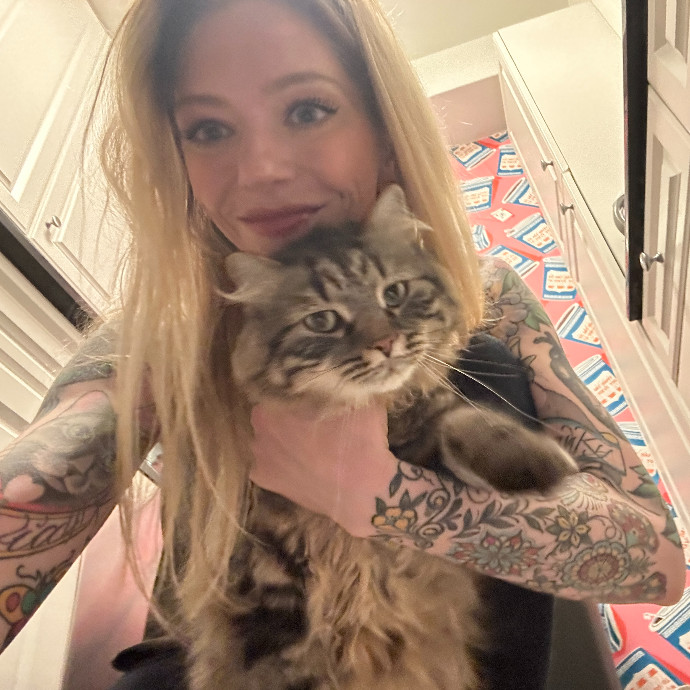 Floofy Friend For City Kitties