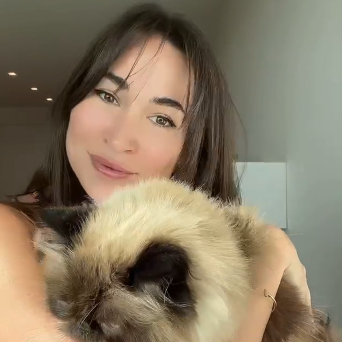 Cat Lover Providing Reliable Care