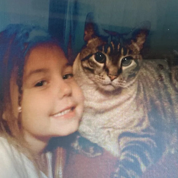 Meow-T Of This World Cat Sitter photo 2