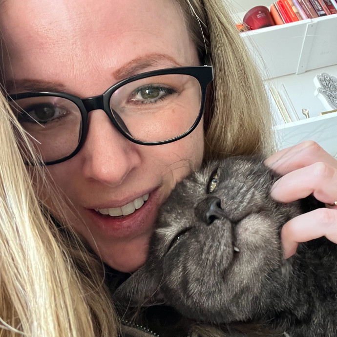 Caring And Dependable Cat Sitter