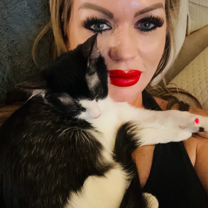 Cat Sitter Who Treats Cats Like Family