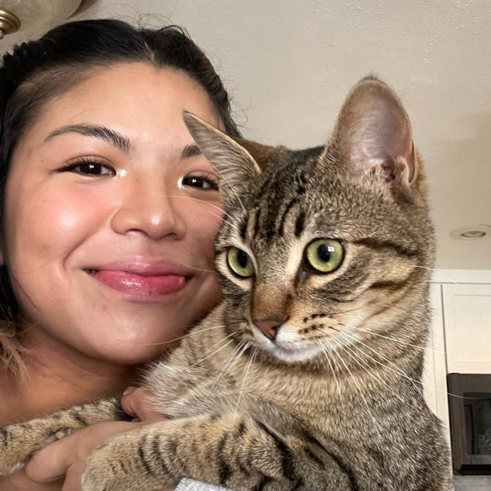 Cat Luver Ari