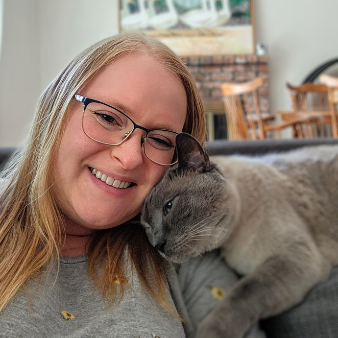 Certified Cat Sitter With 17 Years Exp Certified Cat Sitter With 17 Years Exp