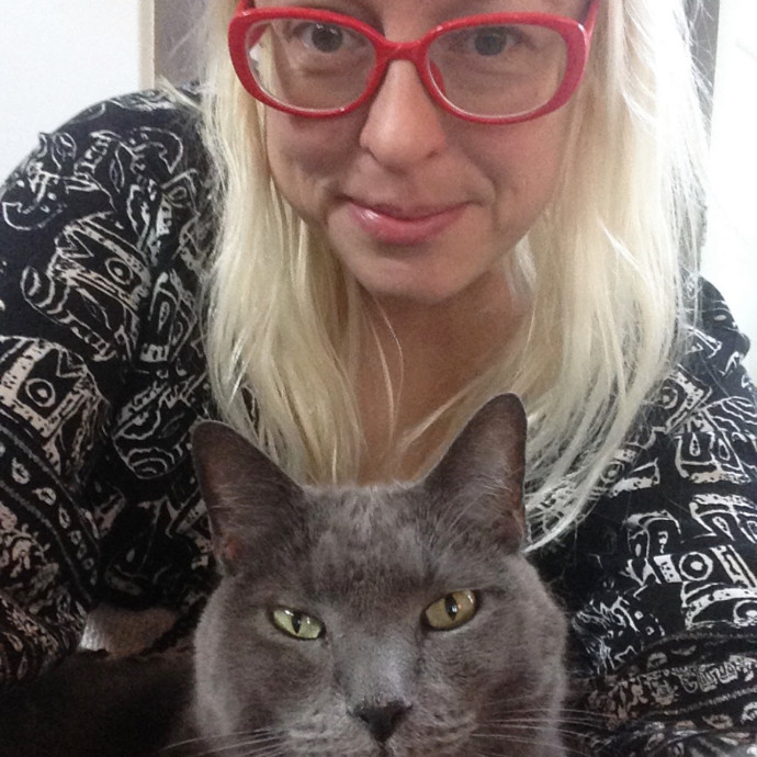 This Old Housecat Sitter This Old Housecat Sitter