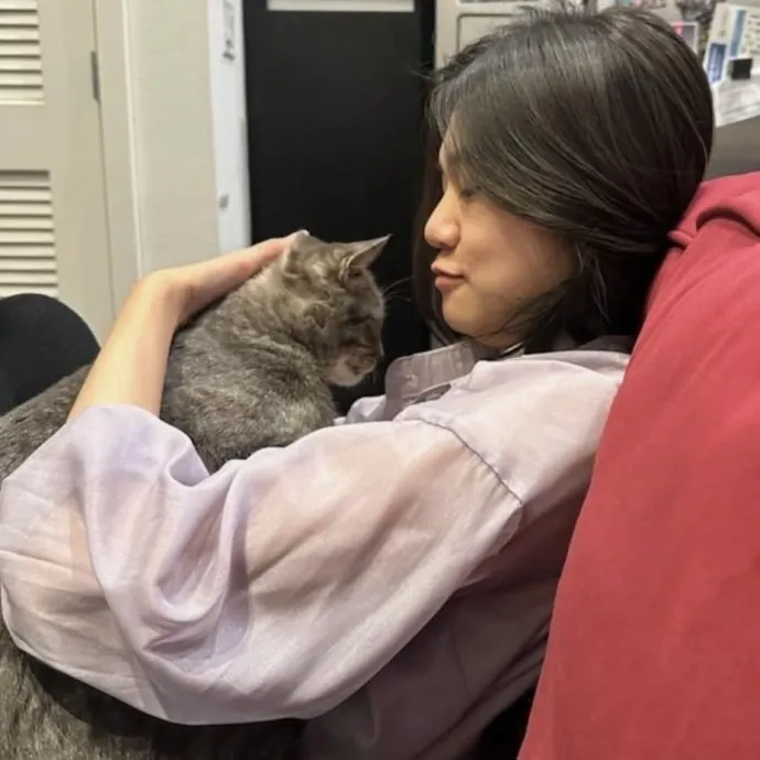 Emeowry At Your Service