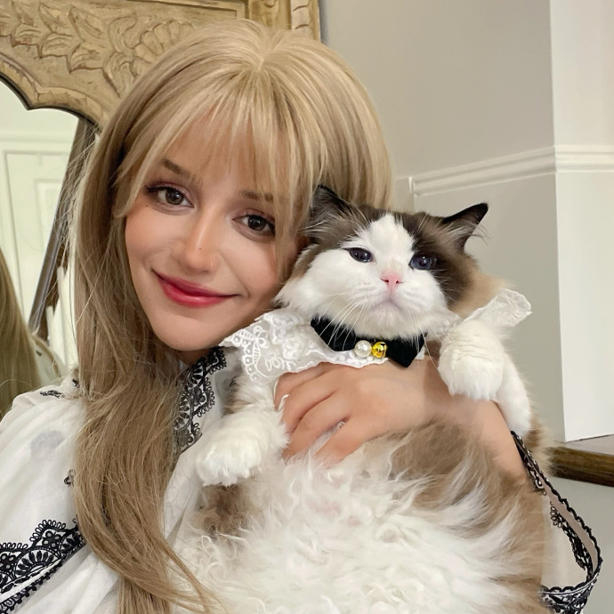 Loving Experienced Cat Mom Loving Experienced Cat Mom