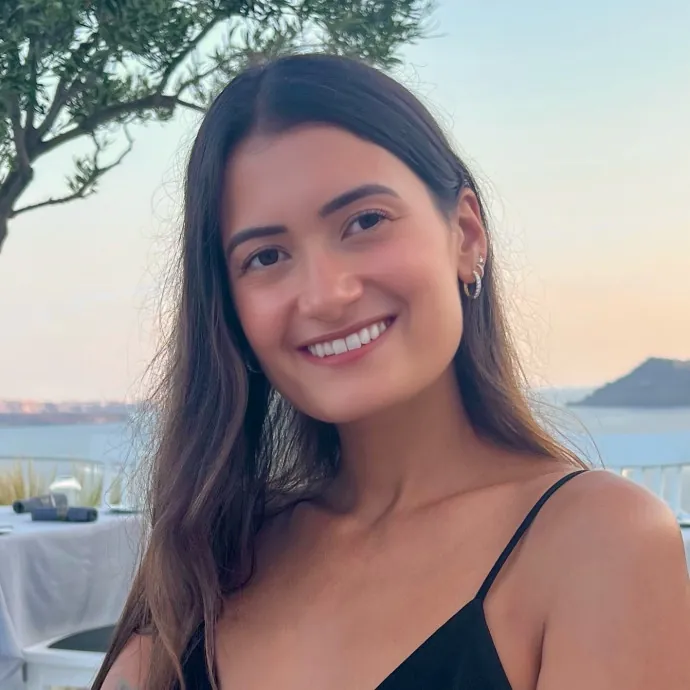 Lara F.