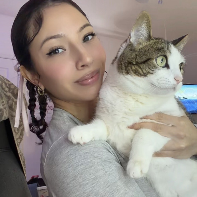 Patient Cat-Loving Sitter