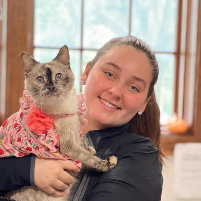 Cat Loving Vet Tech Turned Pet Sitter Cat Loving Vet Tech Turned Pet Sitter